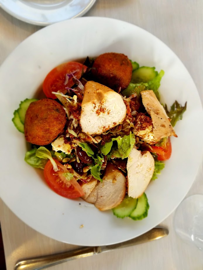 Lunch_at_Bully_Hayes
