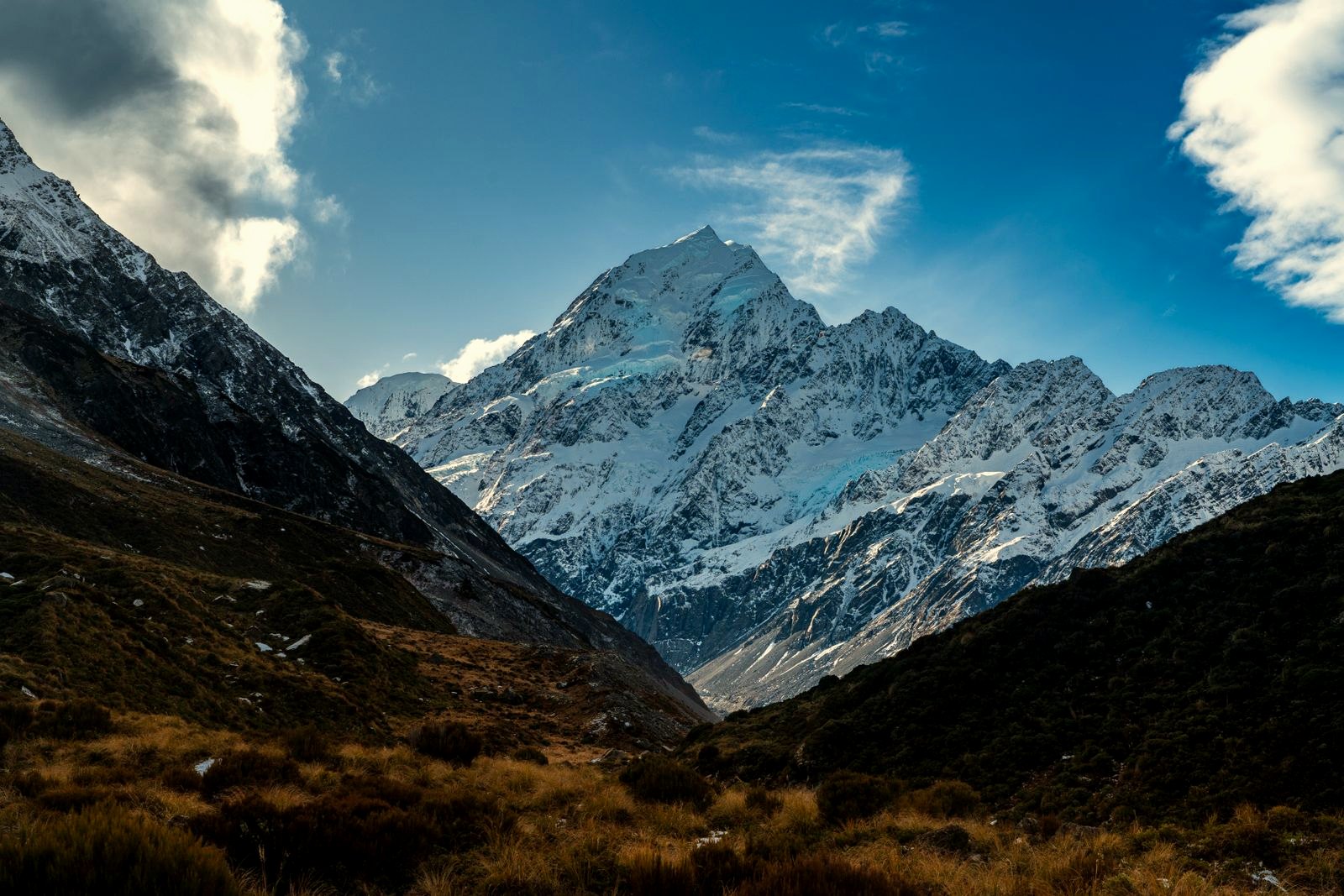 Aoraki Mount Cook at the head of turquoise Lake Pukaki