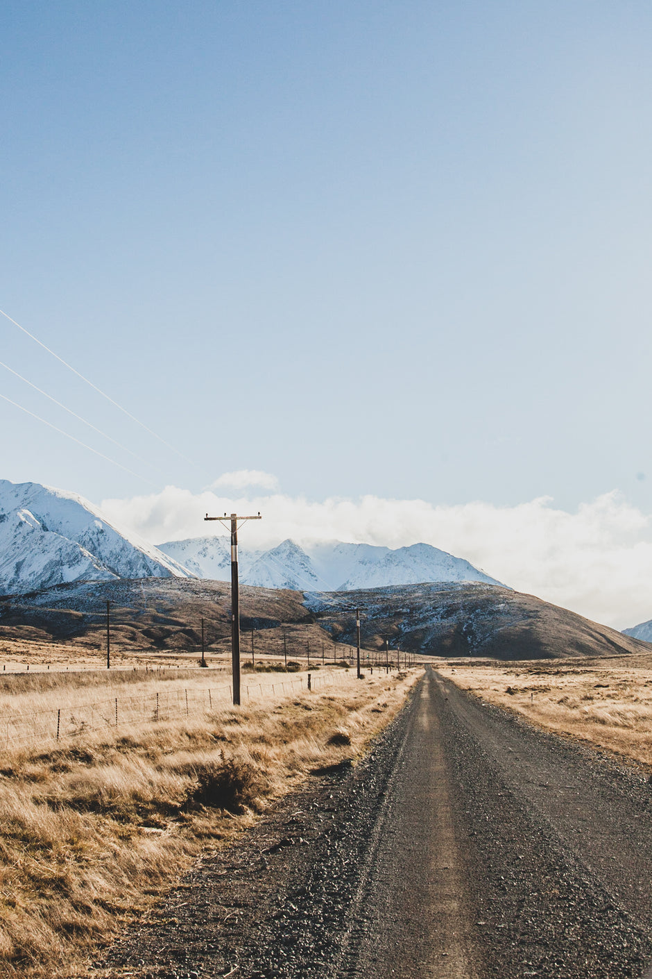 Dirt_road_and_mountains